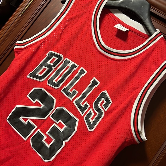NBA Chicago Bulls 6th MVP & 6 Time World Champion Michael Jordan #23 Red Jersey! - Picture 7 of 8